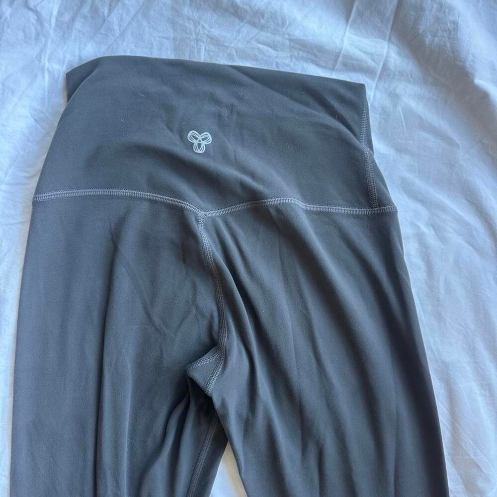 Gray tna leggings in size